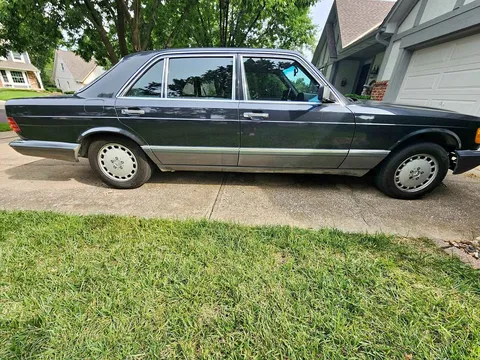 1990 Mercedes-Benz 560SEL Sedan