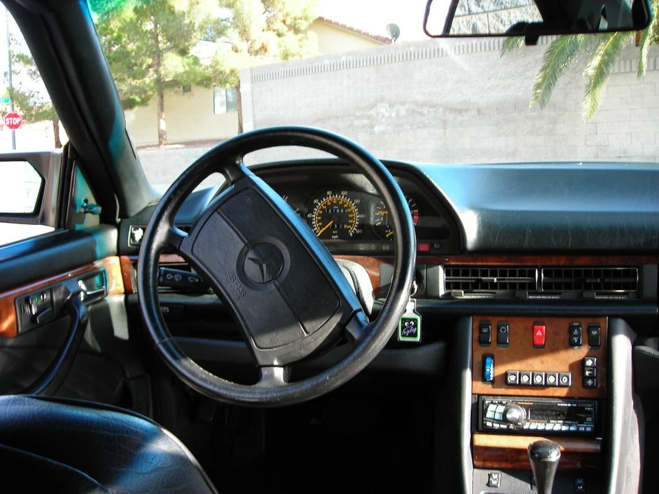 1990 Mercedes-Benz C126 S-Class Coupe - Image 9 of 16