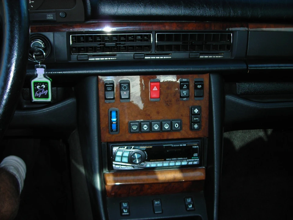 1990 Mercedes-Benz C126 S-Class Coupe - Image 13 of 16