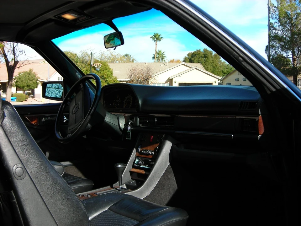1990 Mercedes-Benz C126 S-Class Coupe - Image 11 of 16