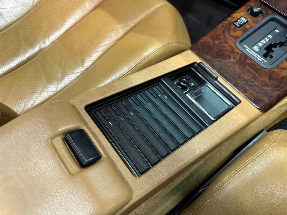 1990 Mercedes-Benz W126 S-Class Sedan - Image 27 of 31