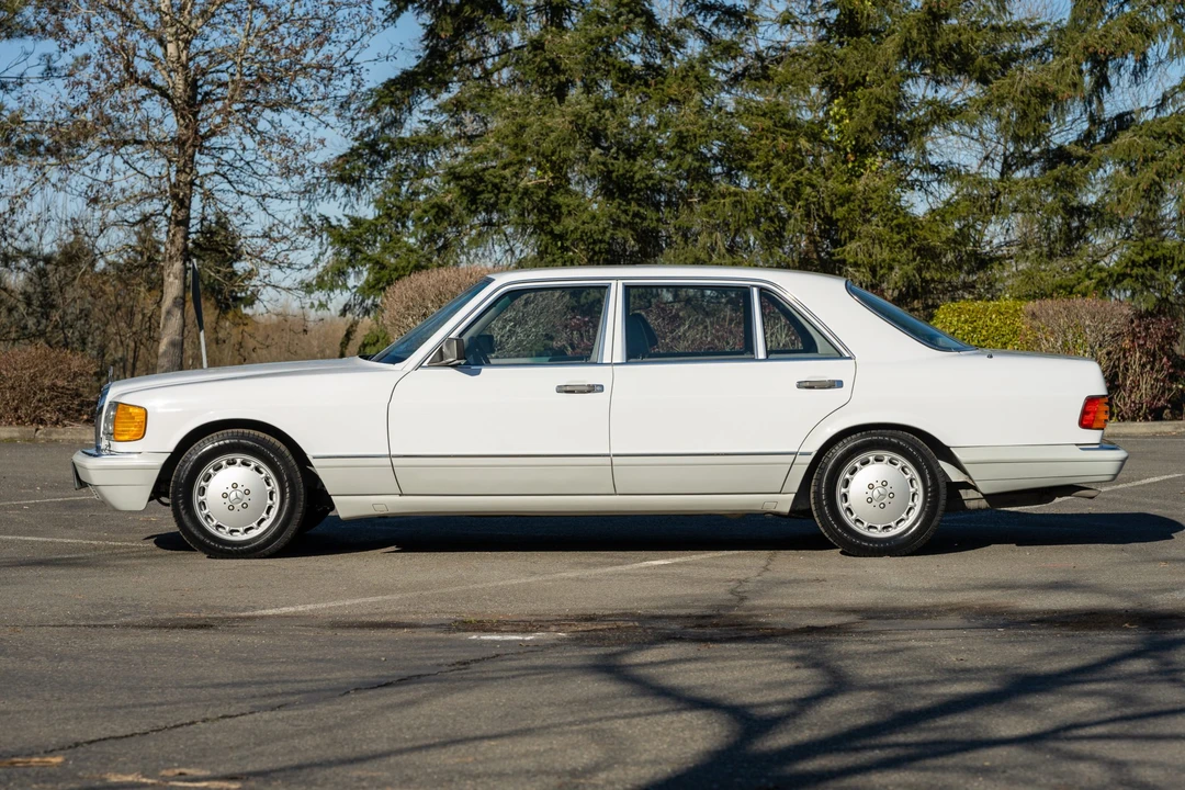 1990 Mercedes-Benz W126 S-Class Sedan - Image 4 of 31