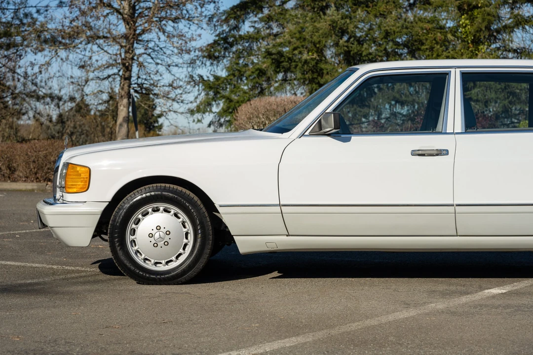 1990 Mercedes-Benz W126 S-Class Sedan - Image 15 of 31