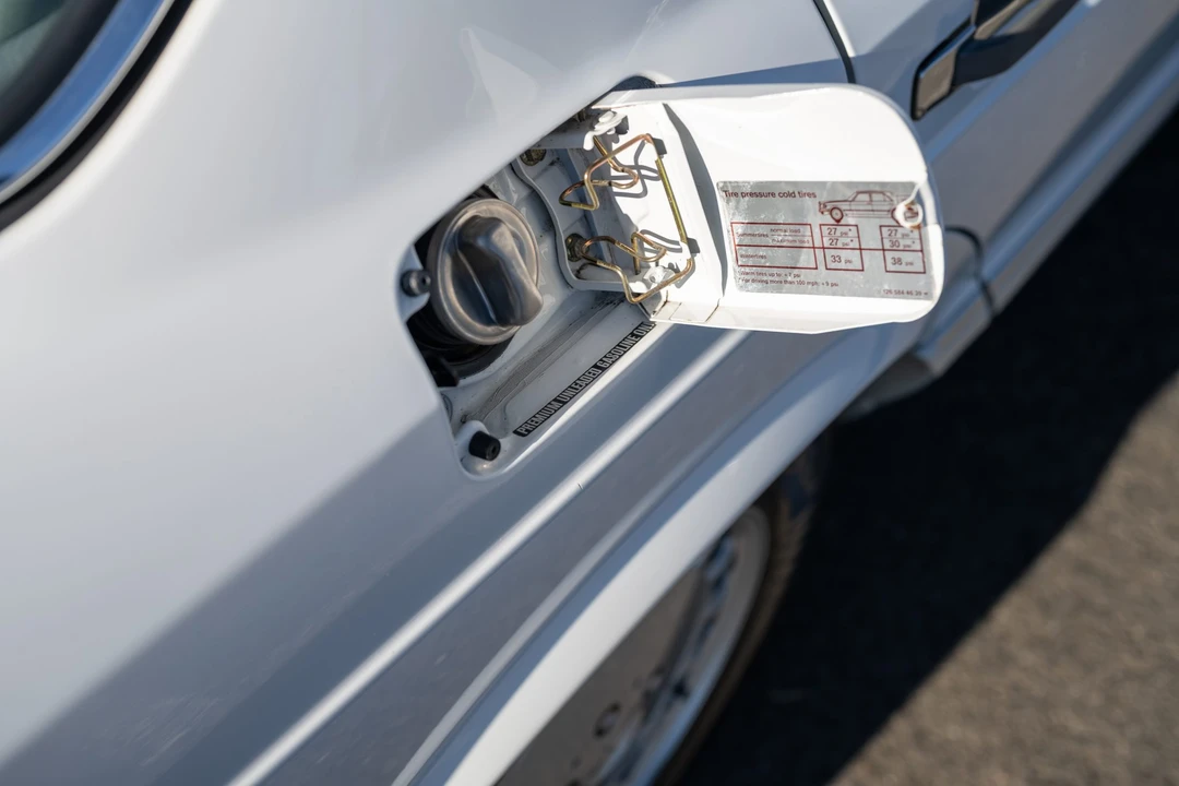 1990 Mercedes-Benz W126 S-Class Sedan - Image 30 of 31