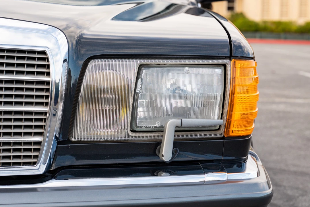 1990 Mercedes-Benz W126 S-Class Sedan - Image 25 of 31