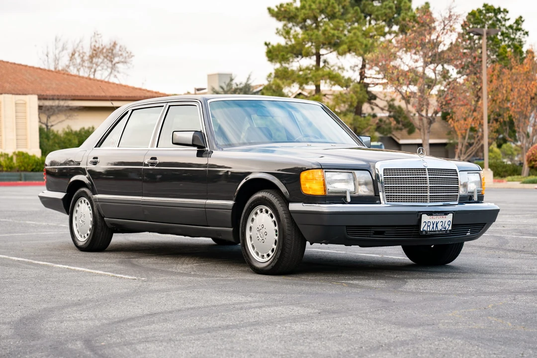 1990 Mercedes-Benz W126 S-Class Sedan - Image 2 of 31