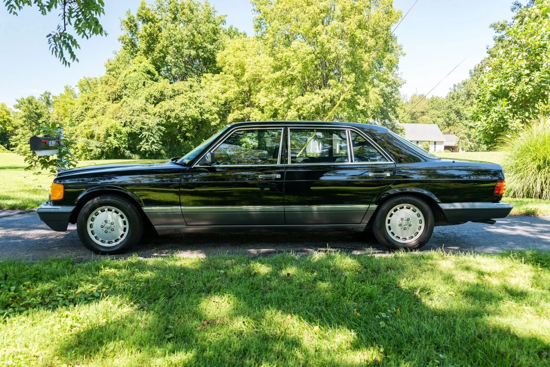 1990 Mercedes-Benz W126 S-Class Sedan - Image 3 of 31