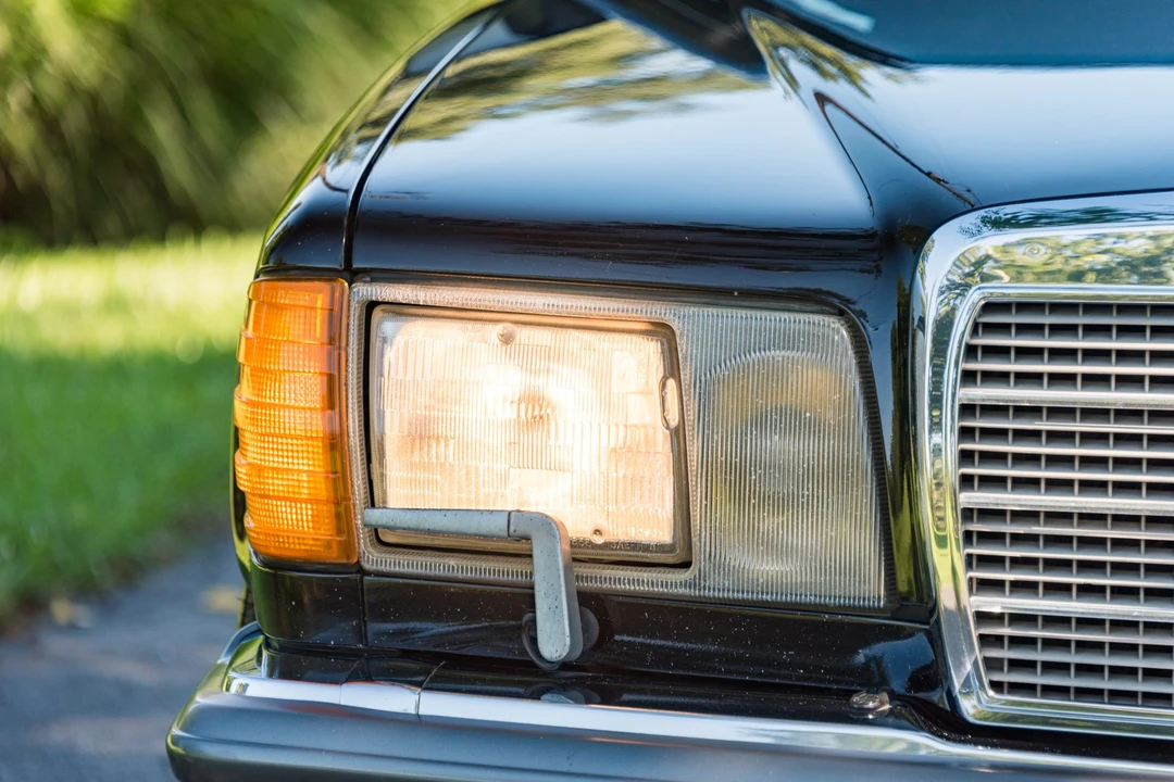 1990 Mercedes-Benz W126 S-Class Sedan - Image 12 of 31