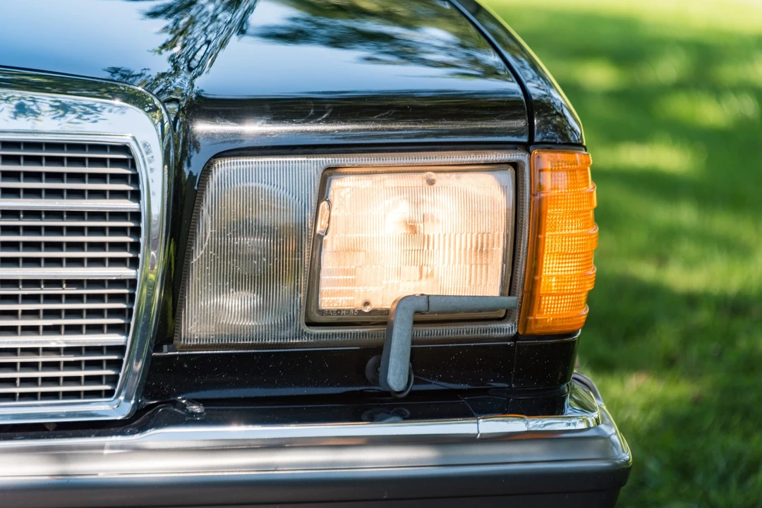 1990 Mercedes-Benz W126 S-Class Sedan - Image 13 of 31