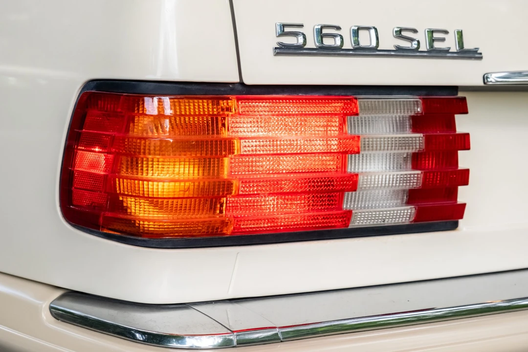 1990 Mercedes-Benz W126 S-Class Sedan - Image 15 of 31