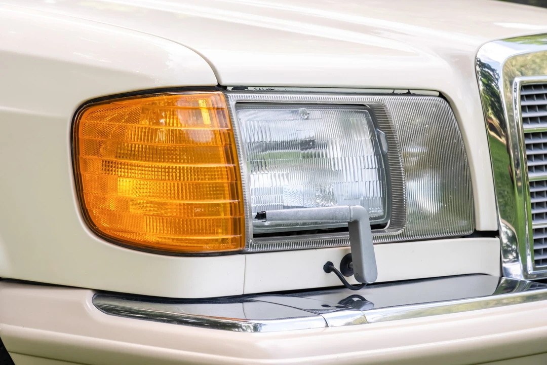 1990 Mercedes-Benz W126 S-Class Sedan - Image 10 of 31