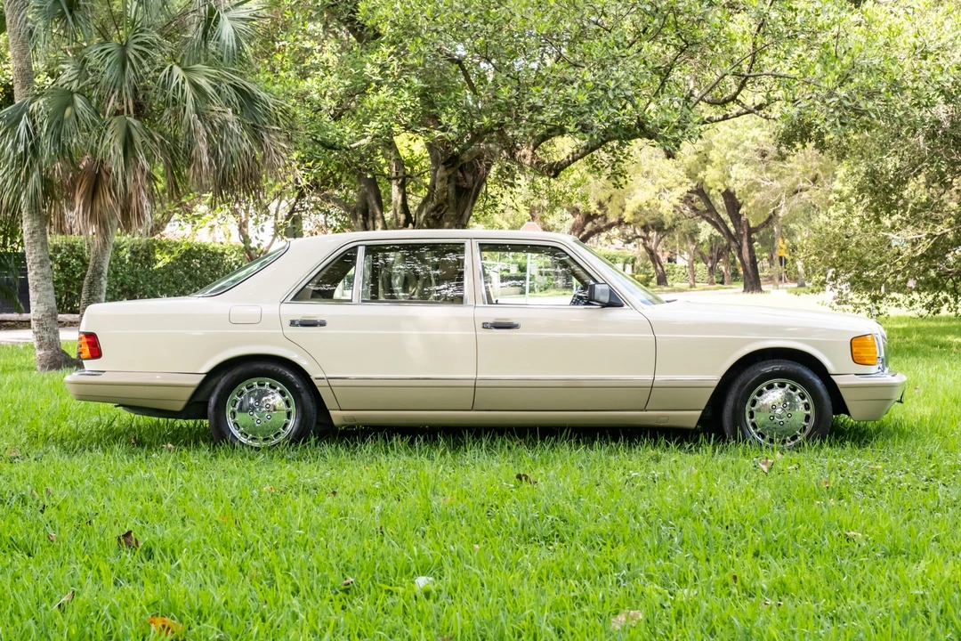 1990 Mercedes-Benz W126 S-Class Sedan - Image 4 of 31