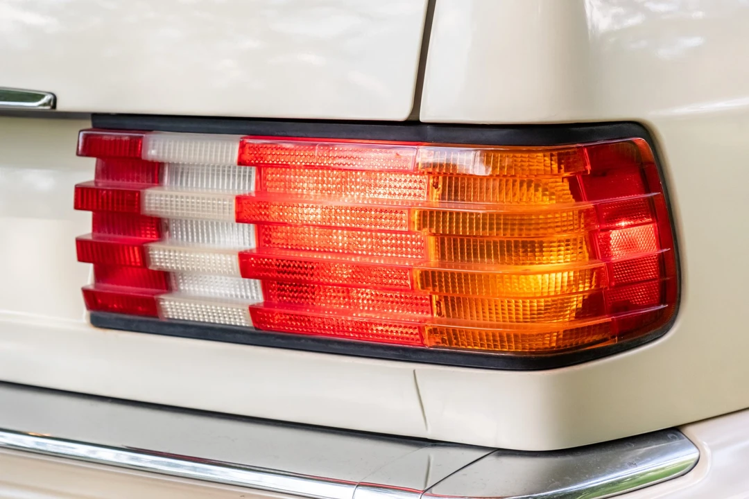 1990 Mercedes-Benz W126 S-Class Sedan - Image 13 of 31