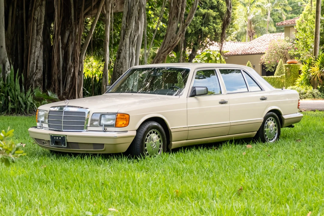 1990 Mercedes-Benz W126 S-Class Sedan - Image 2 of 31