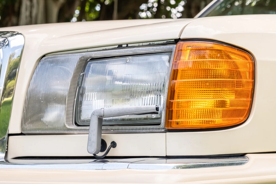 1990 Mercedes-Benz W126 S-Class Sedan - Image 12 of 31