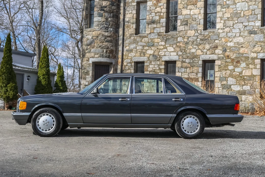 1990 Mercedes-Benz W126 S-Class Sedan - Image 2 of 31