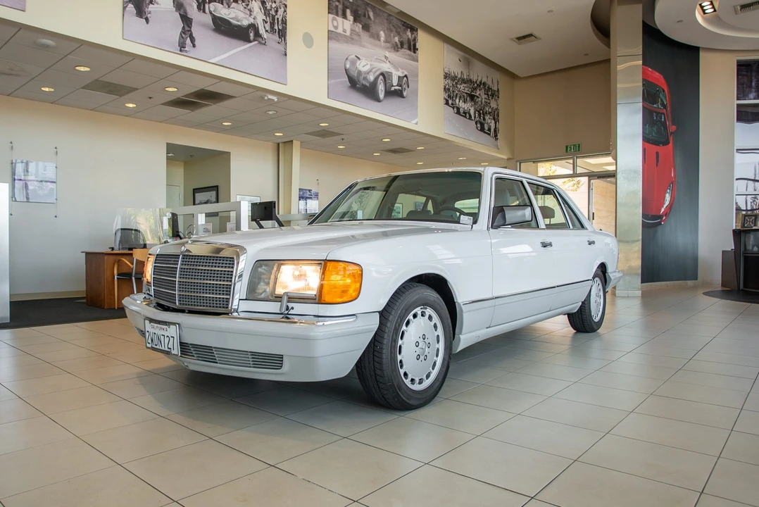 1990 Mercedes-Benz W126 S-Class Sedan - Image 2 of 31