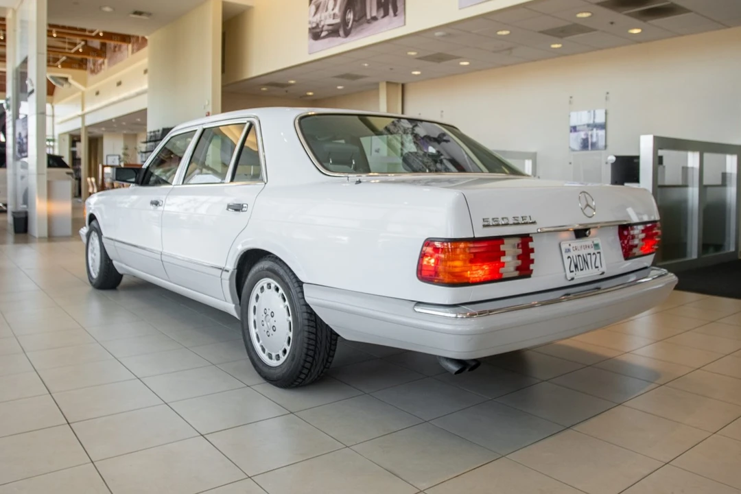 1990 Mercedes-Benz W126 S-Class Sedan - Image 25 of 31