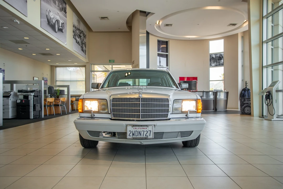 1990 Mercedes-Benz W126 S-Class Sedan - Image 4 of 31