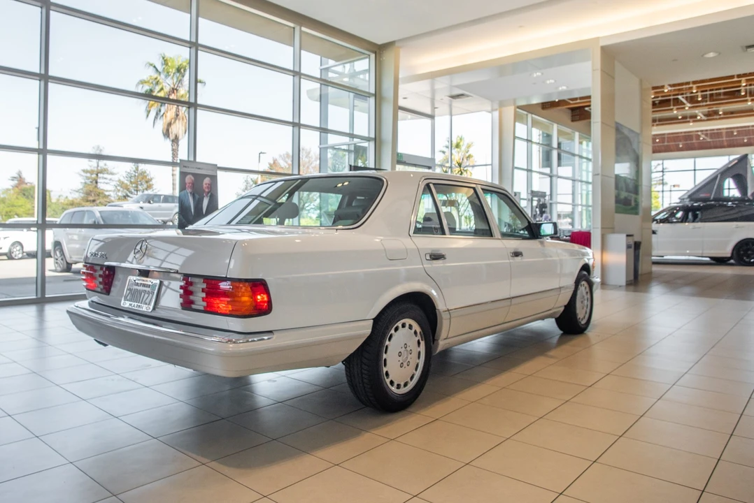 1990 Mercedes-Benz W126 S-Class Sedan - Image 13 of 31