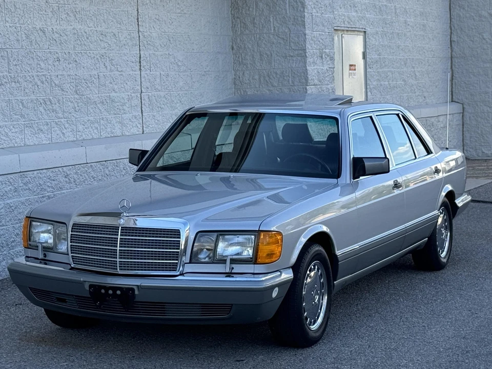 1990 Mercedes-Benz W126 S-Class Sedan - Image 2 of 31