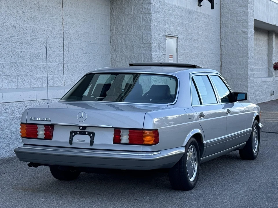 1990 Mercedes-Benz W126 S-Class Sedan - Image 12 of 31