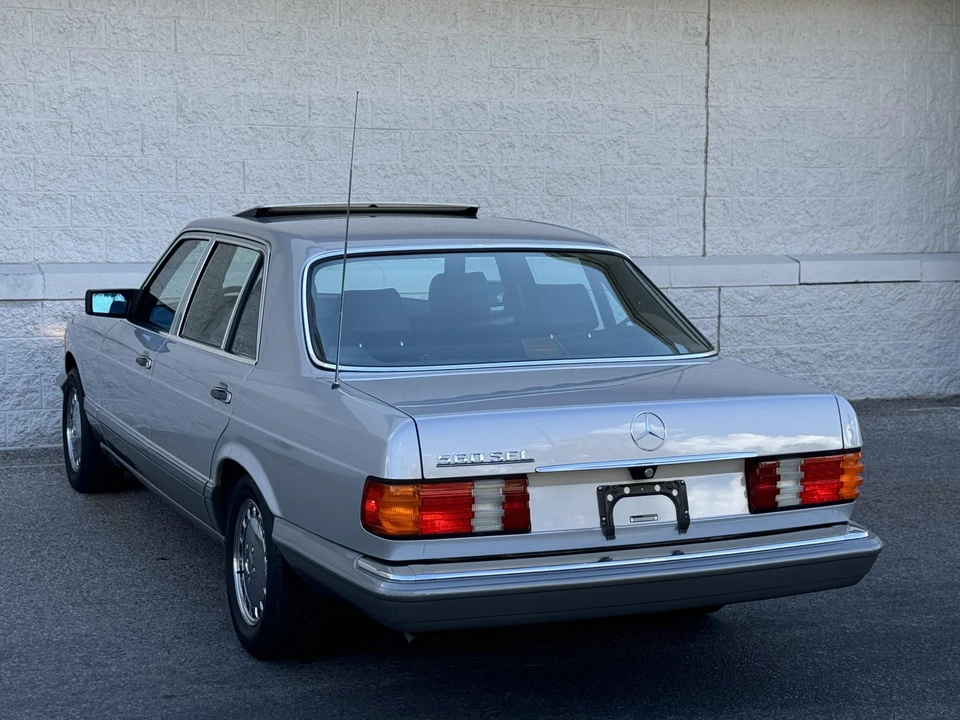 1990 Mercedes-Benz W126 S-Class Sedan - Image 27 of 31
