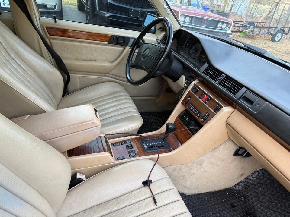 1990 Mercedes-Benz W124 E-Class - Image 9 of 16