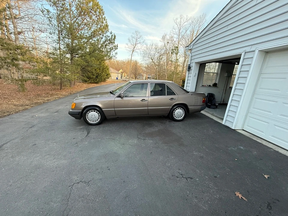 1990 Mercedes-Benz W124 E-Class - Image 7 of 16