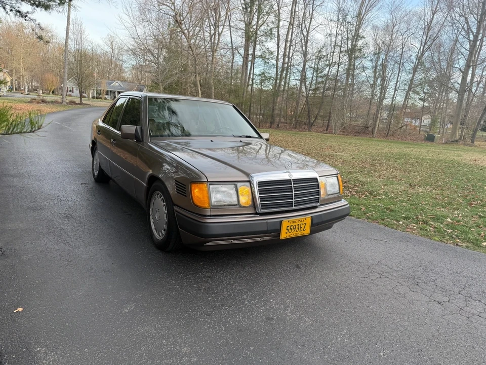 1990 Mercedes-Benz W124 E-Class - Image 2 of 16