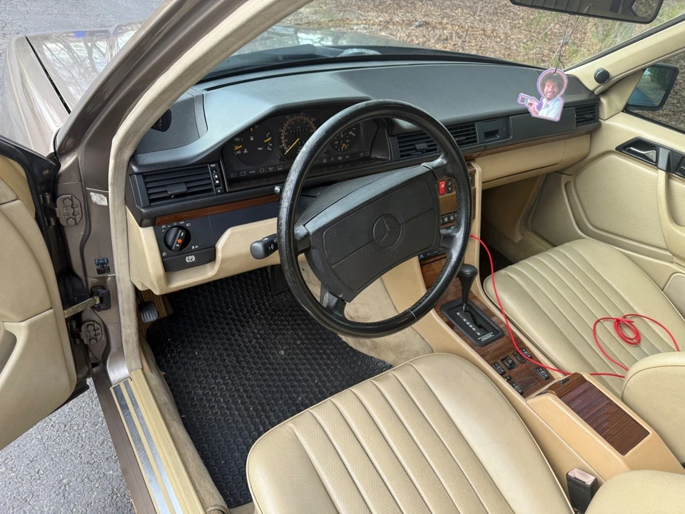 1990 Mercedes-Benz W124 E-Class - Image 10 of 16