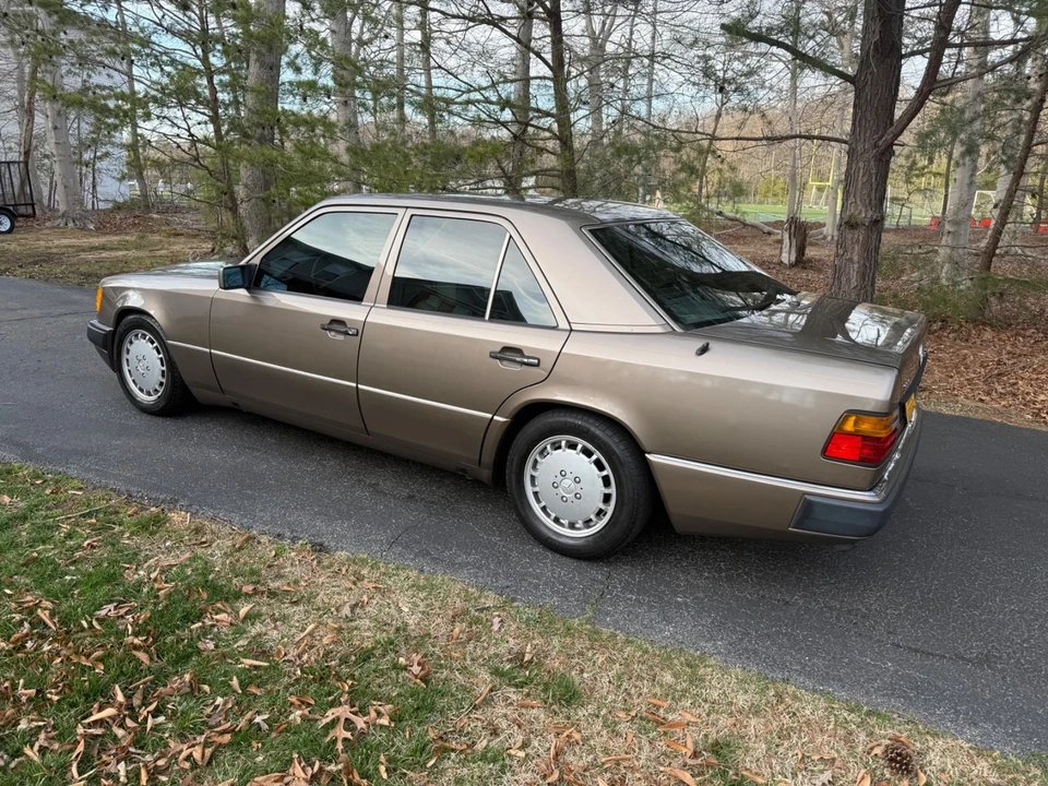 1990 Mercedes-Benz W124 E-Class - Image 4 of 16