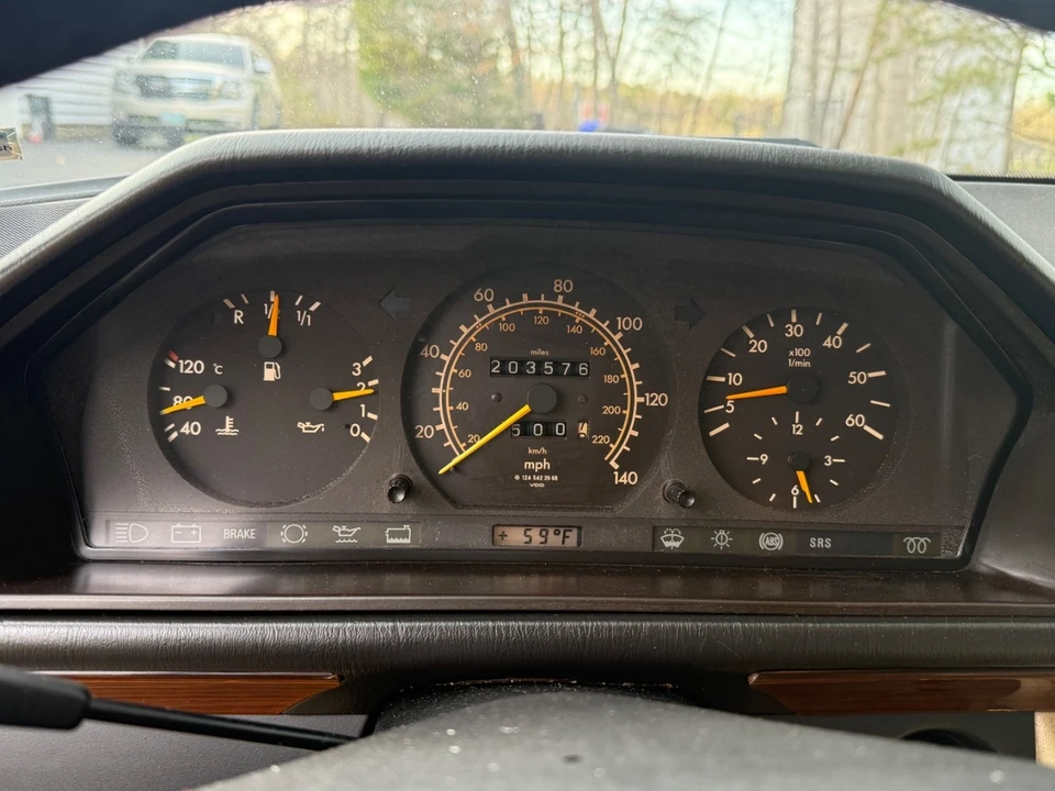 1990 Mercedes-Benz W124 E-Class - Image 11 of 16