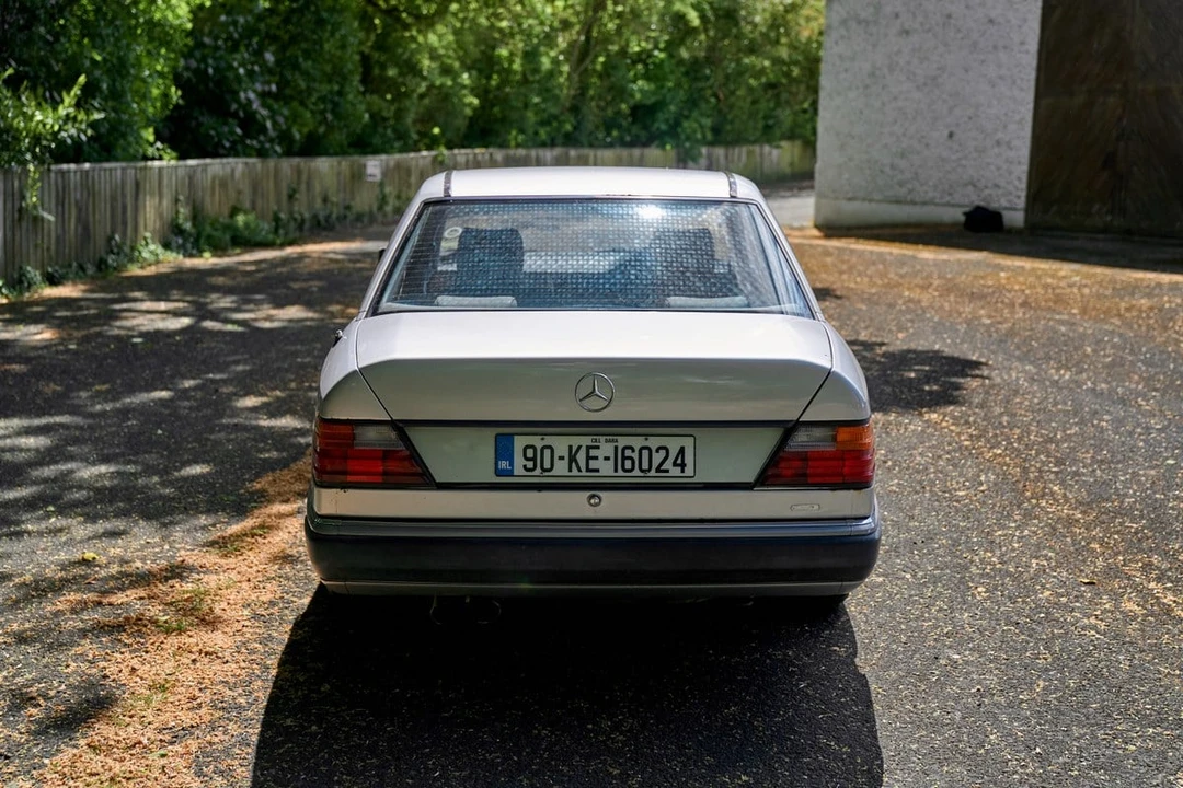 1990 Mercedes-Benz W124 E-Class - Image 9 of 31