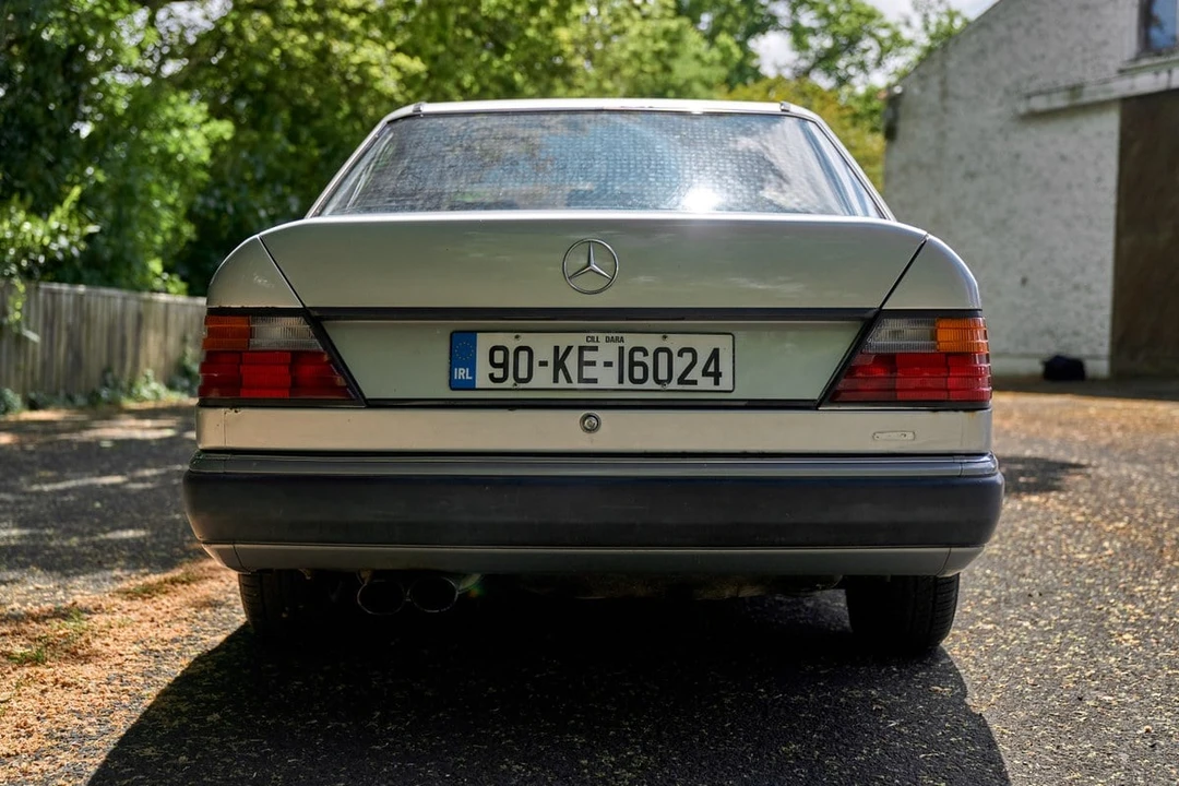 1990 Mercedes-Benz W124 E-Class - Image 12 of 31
