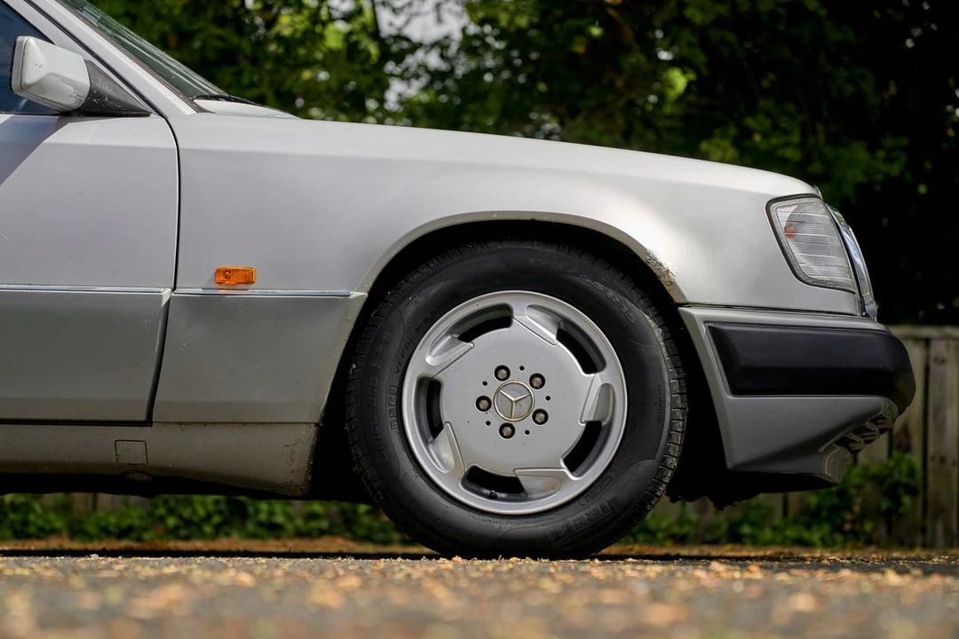 1990 Mercedes-Benz W124 E-Class - Image 18 of 31