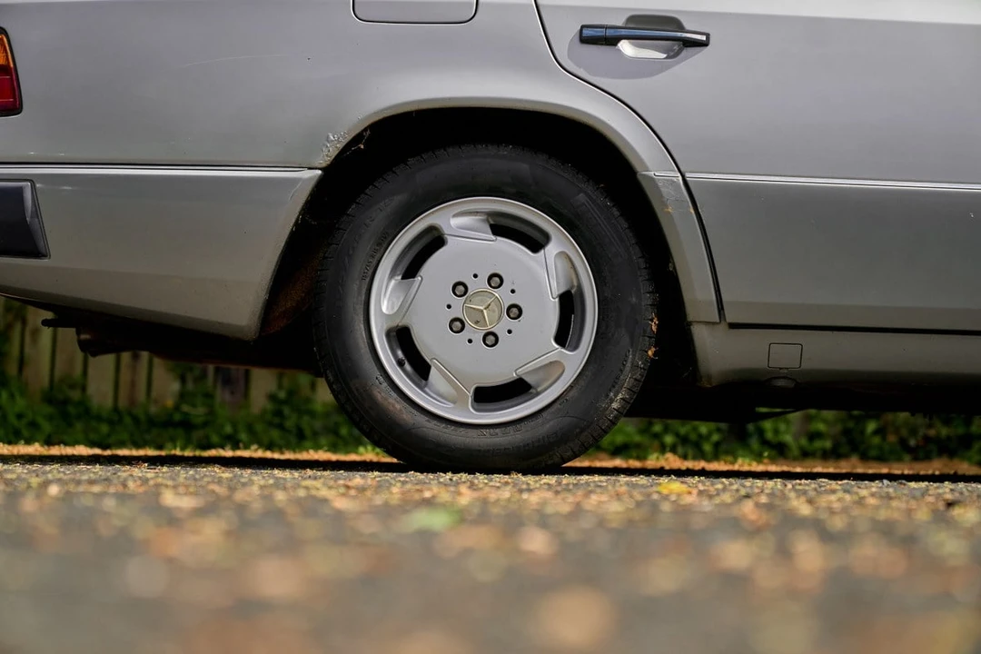 1990 Mercedes-Benz W124 E-Class - Image 19 of 31