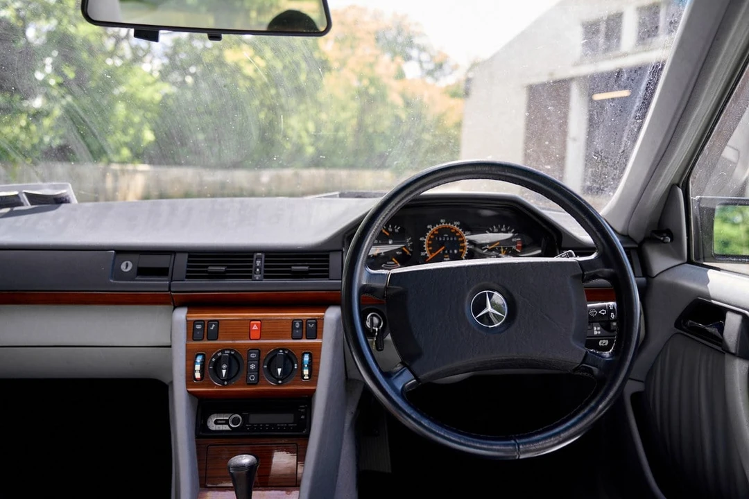 1990 Mercedes-Benz W124 E-Class - Image 22 of 31