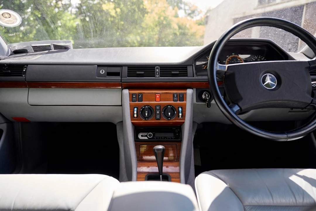 1990 Mercedes-Benz W124 E-Class - Image 25 of 31