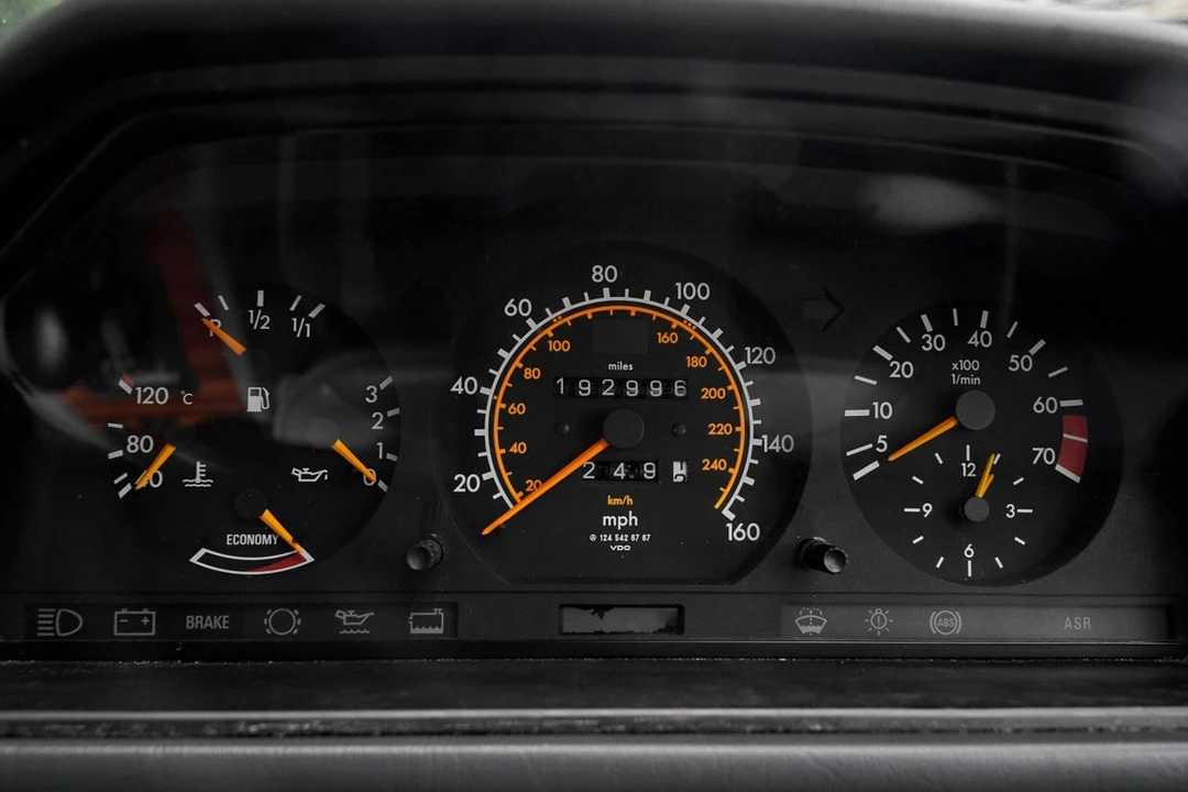 1990 Mercedes-Benz W124 E-Class - Image 24 of 31
