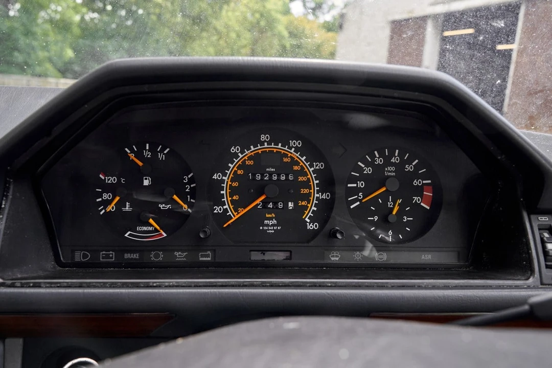 1990 Mercedes-Benz W124 E-Class - Image 23 of 31