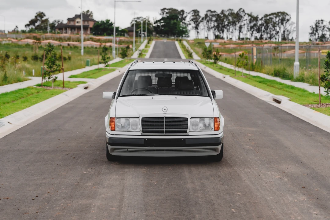 1990 Mercedes-Benz W124 E-Class - Image 2 of 31