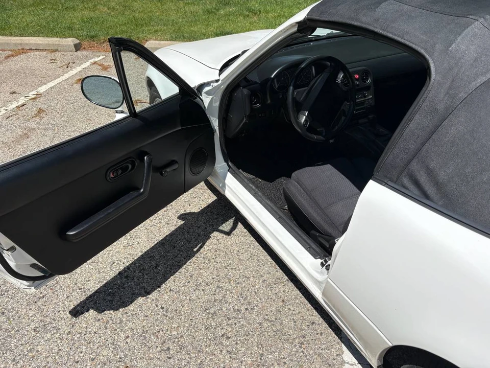 1990 Mazda NA MX-5 Miata - Image 23 of 24