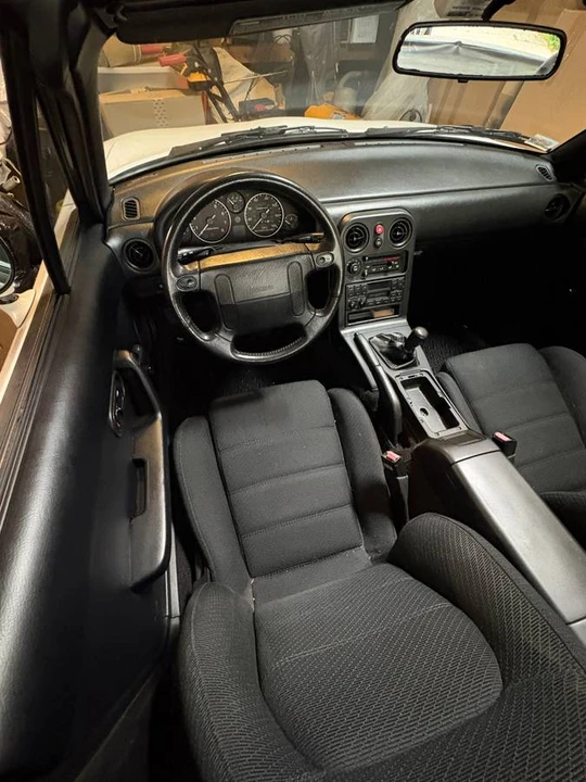 1990 Mazda NA MX-5 Miata - Image 11 of 24