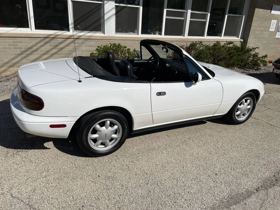 1990 Mazda NA MX-5 Miata - Image 2 of 24
