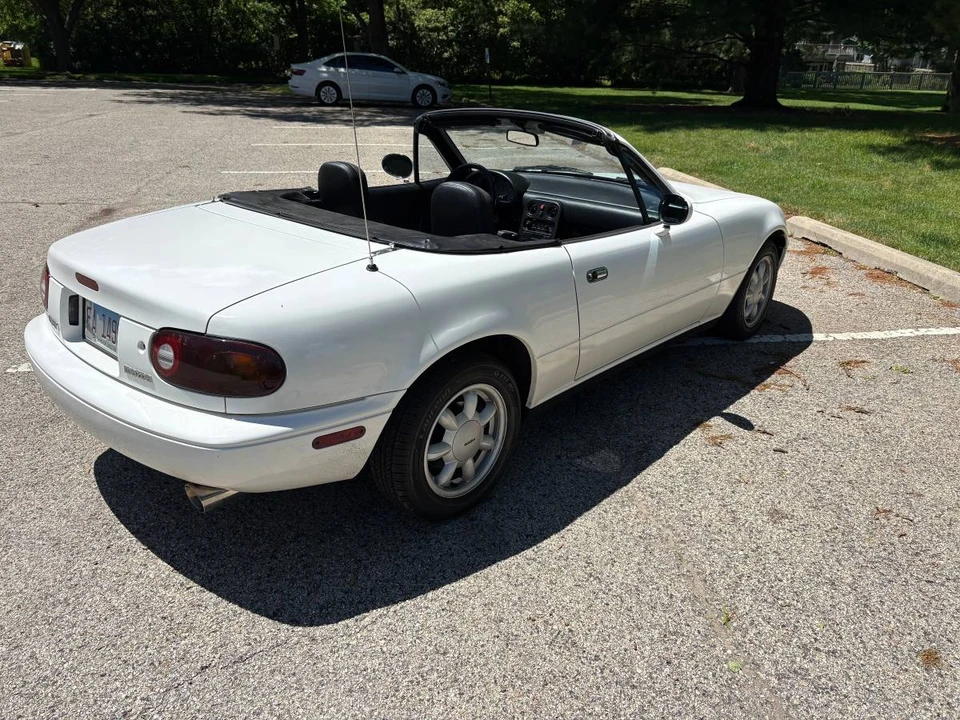 1990 Mazda NA MX-5 Miata - Image 19 of 24