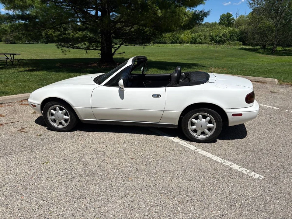 1990 Mazda NA MX-5 Miata - Image 16 of 24