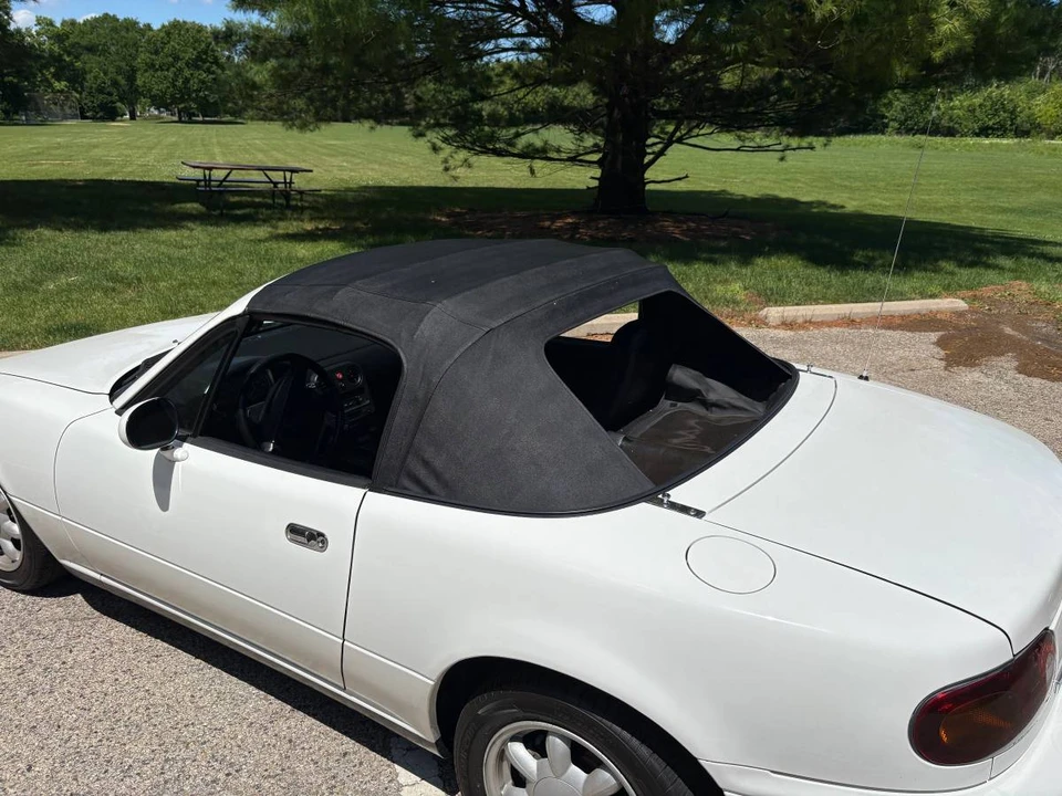 1990 Mazda NA MX-5 Miata - Image 21 of 24