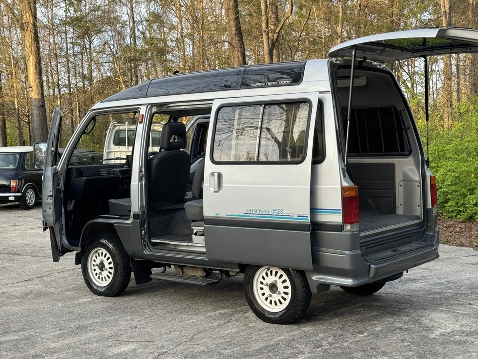 1990 Mitsubishi Minicab 4th Gen - Image 21 of 31