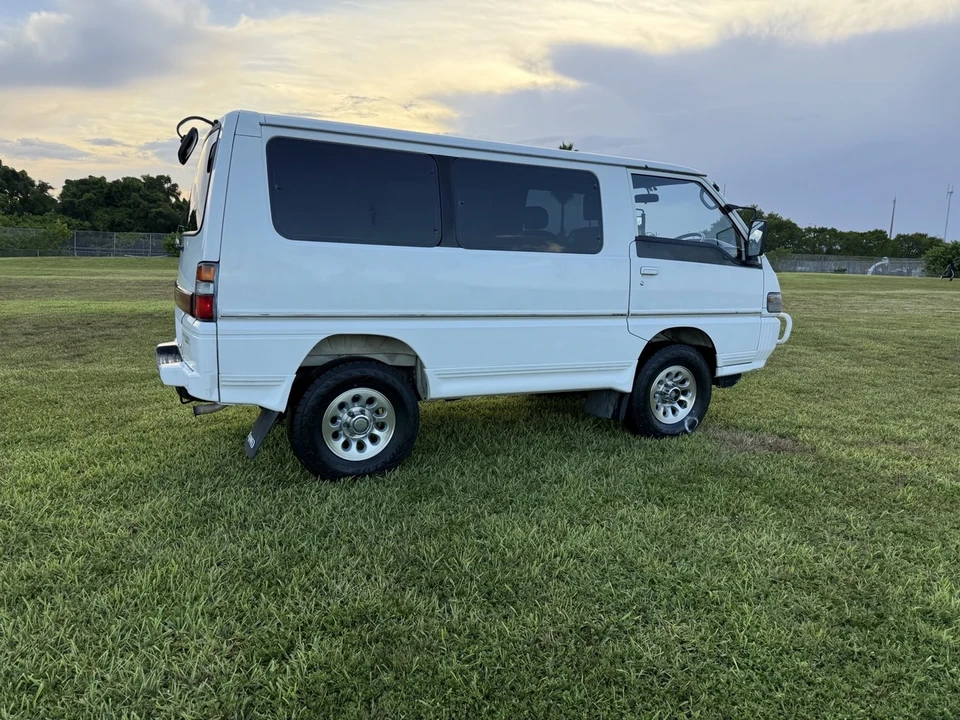 1990 Mitsubishi Delica 3rd Gen - Image 9 of 21